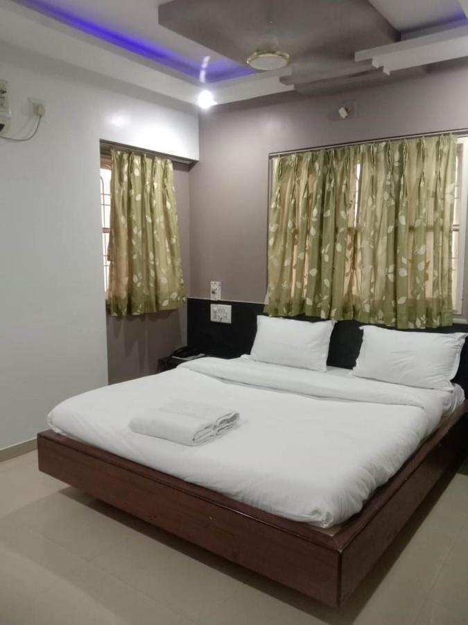 Hotel Rajdhani Hālol Esterno foto