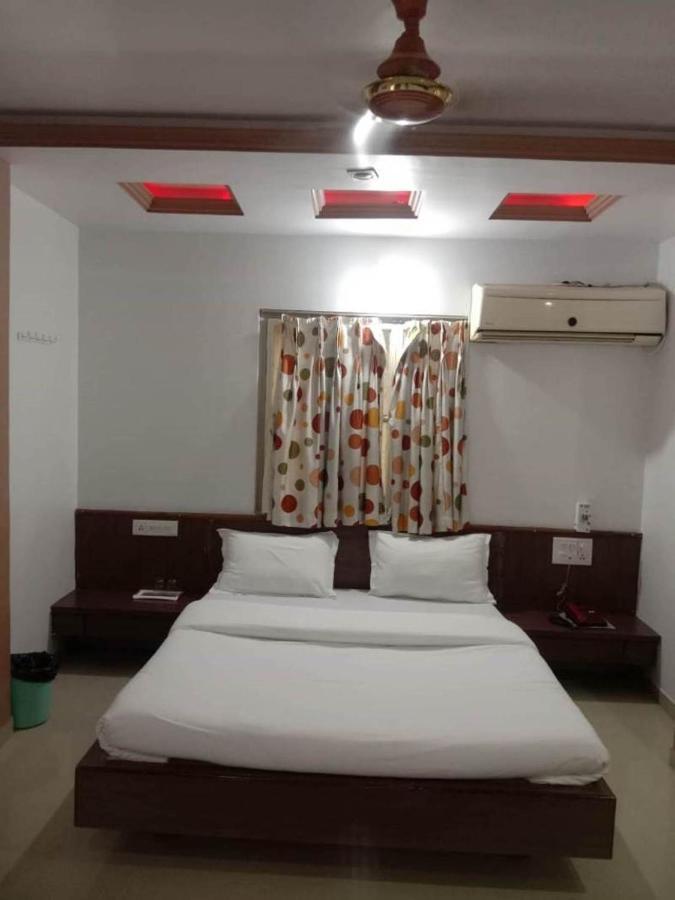 Hotel Rajdhani Hālol Esterno foto